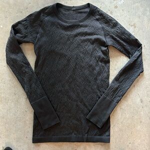 Like new Lululemon Swiftly style long sleeve 6